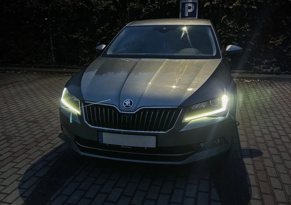 Skoda Superb cena 83900 przebieg: 161000, rok produkcji 2018 z Czyżew małe 191